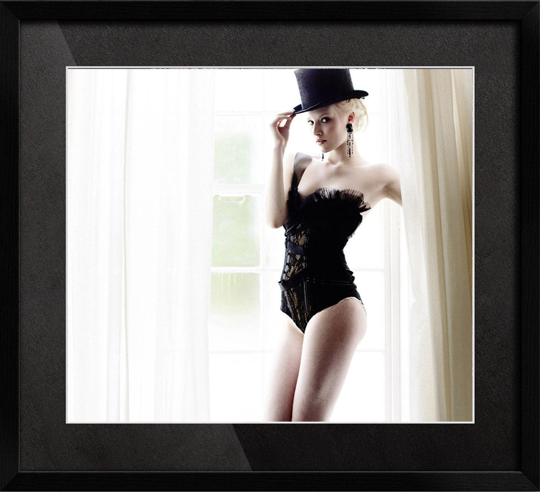 Portrait Black wood Gallery Frame. Print Size 120x80cm - palm and panther